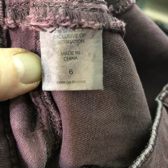 Distressed burgundy SOHO Leggings - Picture 6 of 6